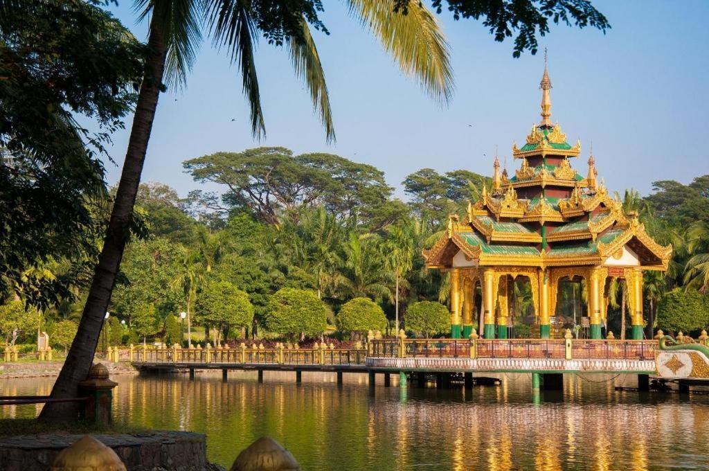 Hotel Bahosi Yangon Exteriör bild