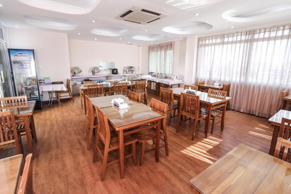 Hotel Bahosi Yangon Exteriör bild