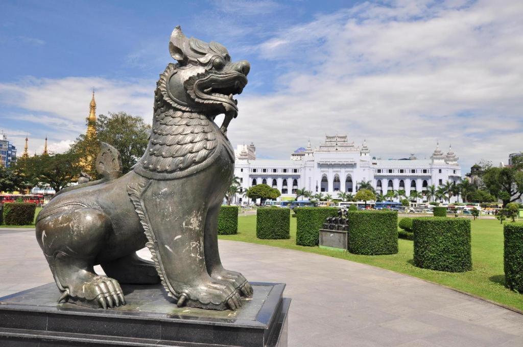 Hotel Bahosi Yangon Exteriör bild