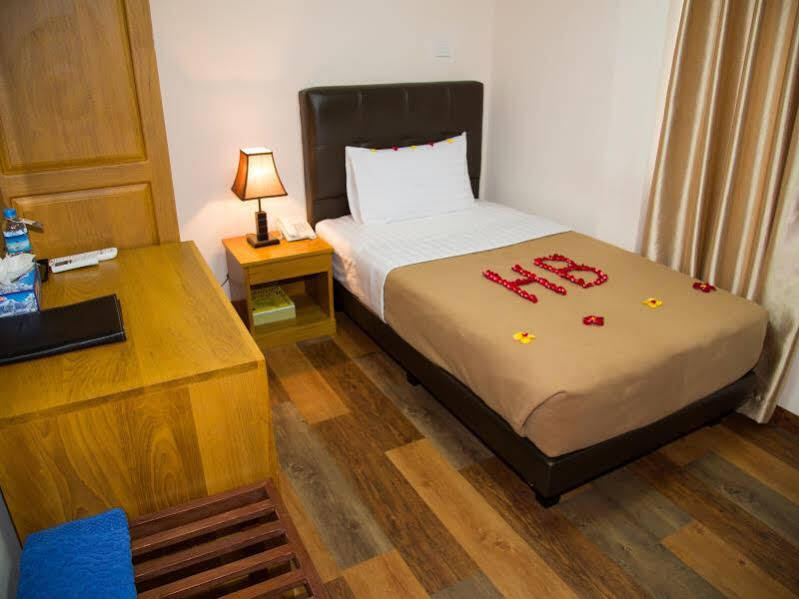 Hotel Bahosi Yangon Exteriör bild